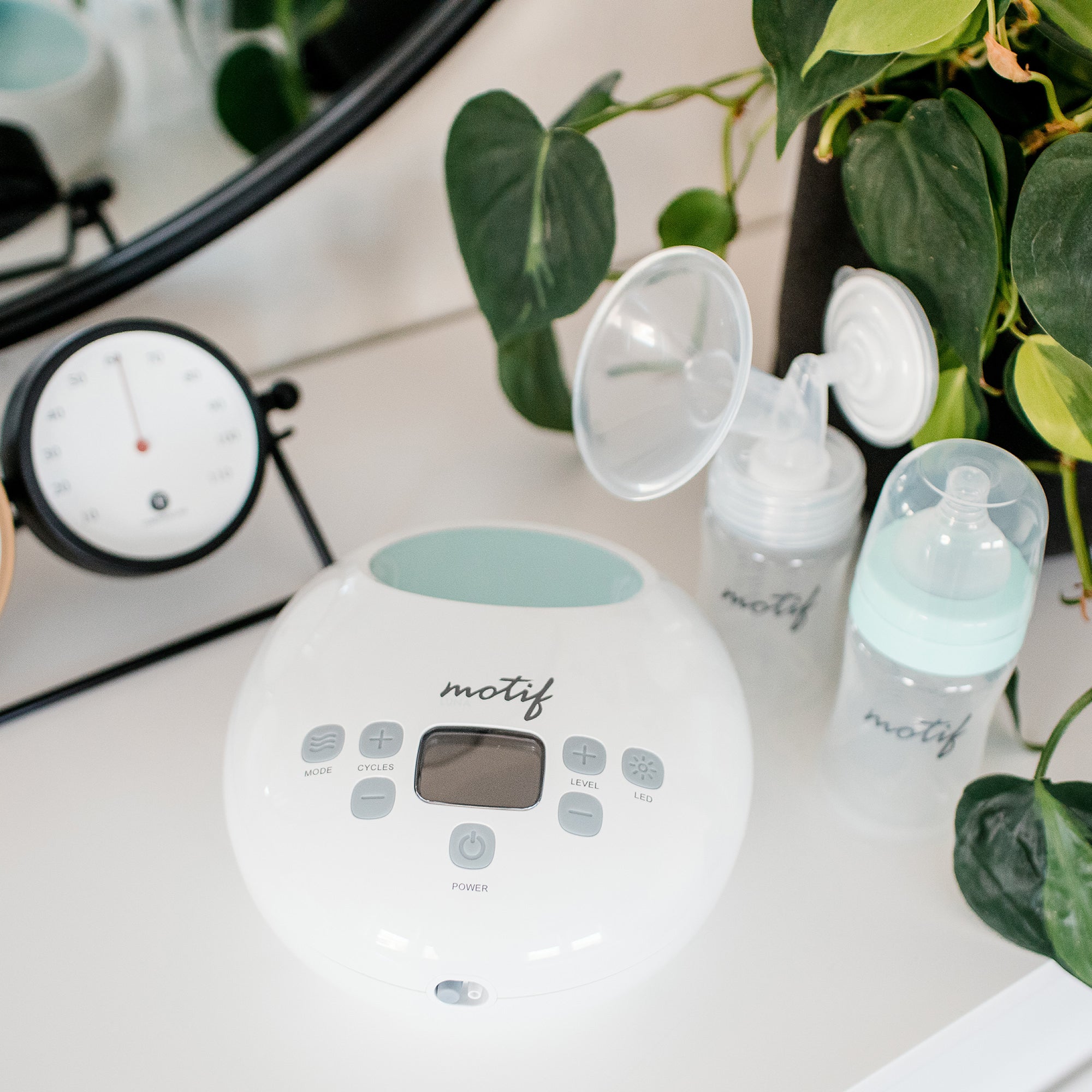 Motif Medical Luna Breast Pump - Rechargeable Battery-Operated